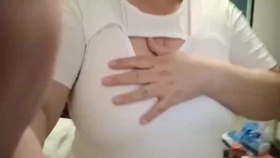 巨乳骚妻甩奶子勾引人